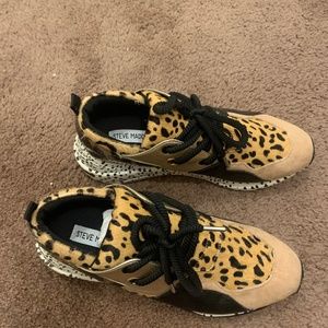 Woman’s Steve Madden sneakers